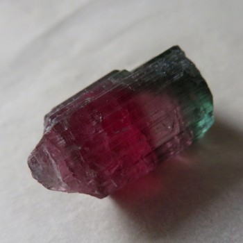 Turmalín- rubelito-indigolit, velký krystal č.B4