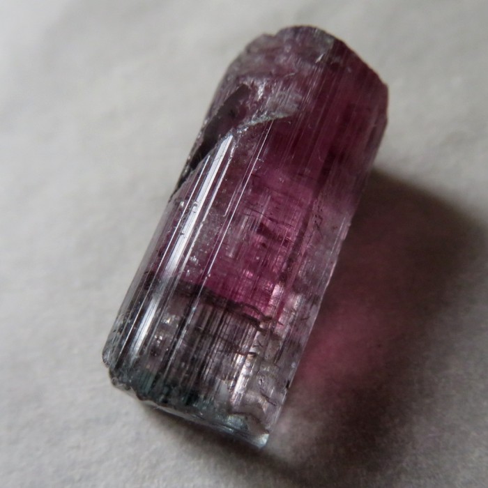 Turmalín- rubelit+ lila, krystal B9