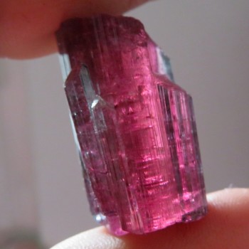 Turmalín- rubelit+ lila, obří krystal B12