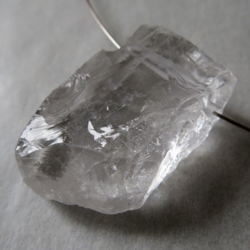 AA křišťál- velký surový, vrtaný č.11