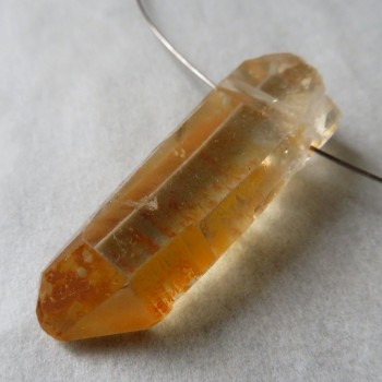 Tangerine křišťál, vrtaný krystal č.T8
