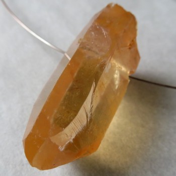 Tangerine křišťál, vrtaný krystal č.T12
