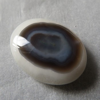 Očičkový chalcedon -kabošon č.3