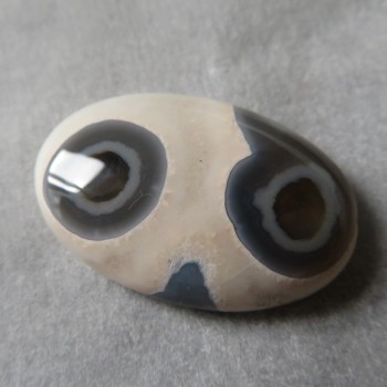 Očičkový chalcedon -kabošon č.9
