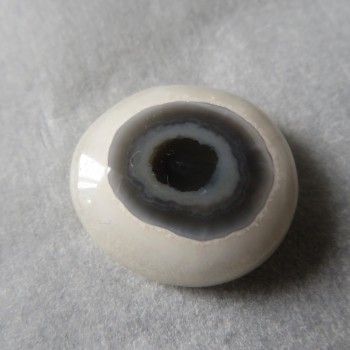 Očičkový chalcedon -kabošon č.10