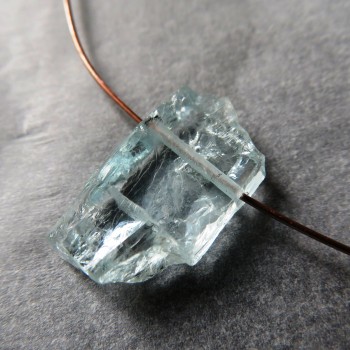 Surový Akvamarín Pakistán, vrtaný PA 7