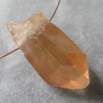 Tangerine křišťál, vrtaný krystal č.T03