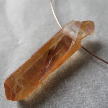 Tangerine křišťál, vrtaný krystal č.T05