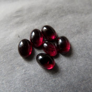 Almandine garnet, ovals 6x4 mm 1pc