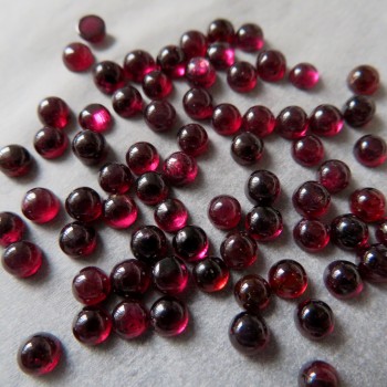 Granát Almandin, kolečko 4mm, II. jakost 1ks