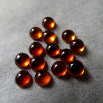 Red-orange garnet hessonite extra, 4mm; 1 piece