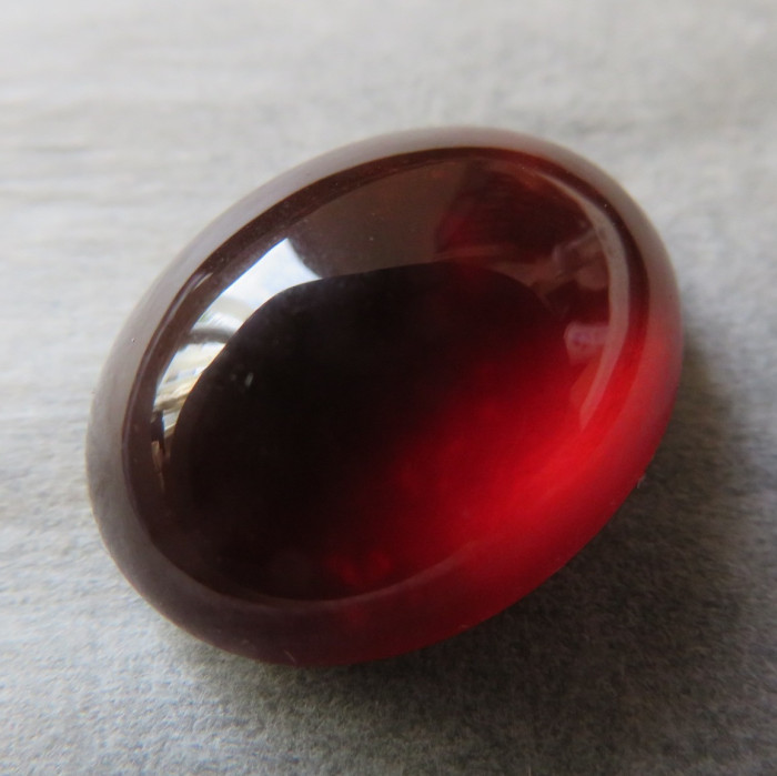 Rudý granát hessonit, Tanzánie, kabošon H1