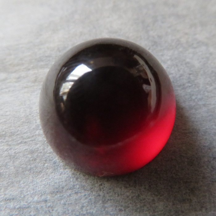 Rudý granát hessonit, Tanzánie, kabošon H2