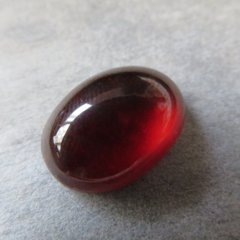 Rudý granát hessonit, Tanzánie, kabošon H4