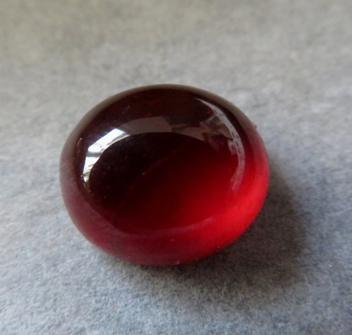 Rudý granát hessonit, Tanzánie, kabošon H11