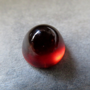 Rudý granát hessonit, Tanzánie, kabošon H12