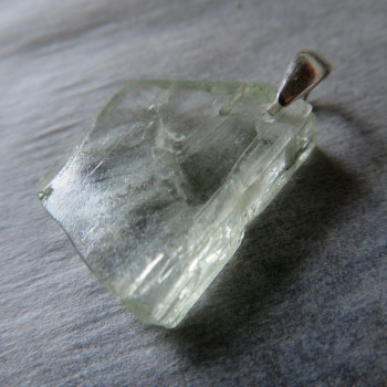 Hiddenite crystal, pendant H3