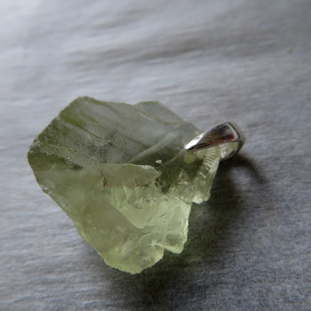 Hiddenite crystal, pendant H4