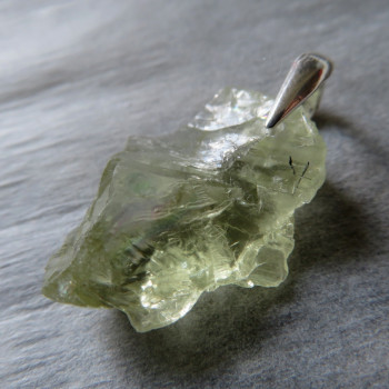 Hiddenite crystal, pendant H5
