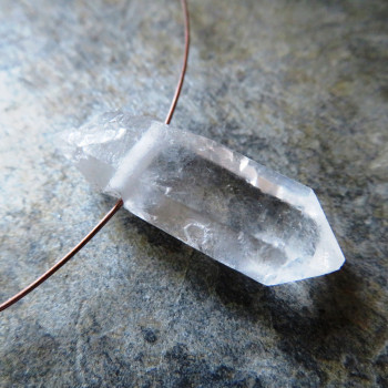 Čistý křišťál, - vrtaný krystal č.B10