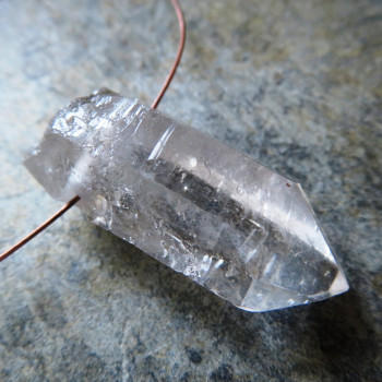 Čistý křišťál, - vrtaný krystal č.B14