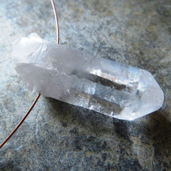 Čistý křišťál, - vrtaný krystal č.B20