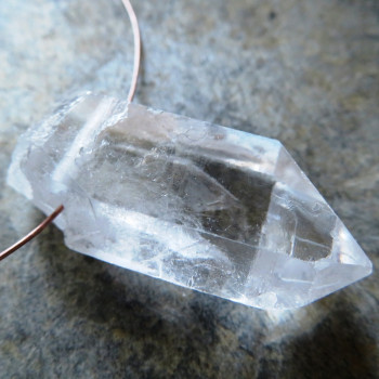 Čistý křišťál, - vrtaný krystal č.B31