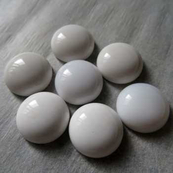 White quartzite, round cabochon 15mm