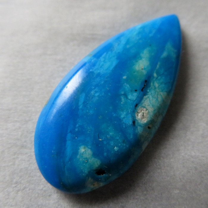 Zářivě Modrý opál Peru kabošon č.1