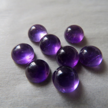 Ametyst mini kabošon kulatý - 7 mm,  1ks