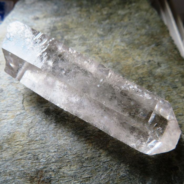 Čistý křišťál, - MAXI vrtaný krystal č.M4