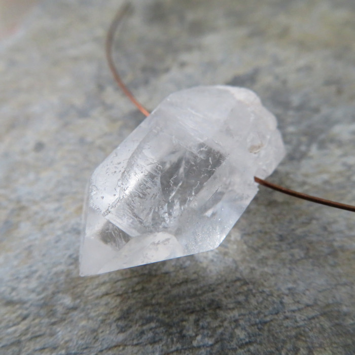 Čistý křišťál, - vrtaný krystal č.05