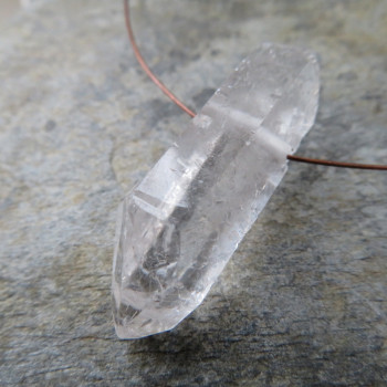 Čistý křišťál, - vrtaný krystal č.012
