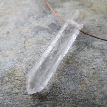 Čistý křišťál, - vrtaný krystal č.016