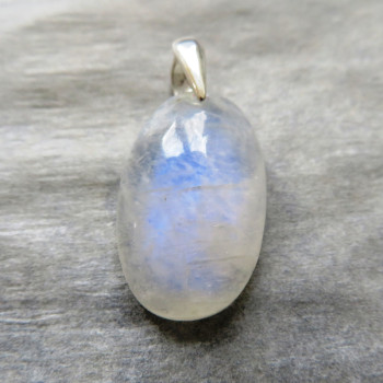Moonstone, pendant D10