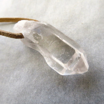 Čistý křišťál, - vrtaný krystal s kůží č.3
