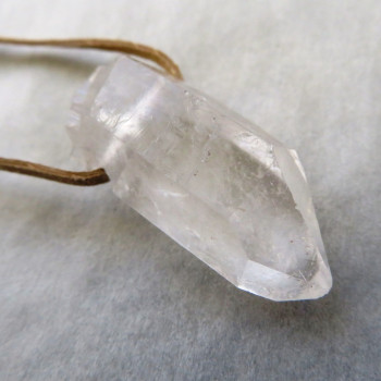 Čistý křišťál, - vrtaný krystal s kůží č.5