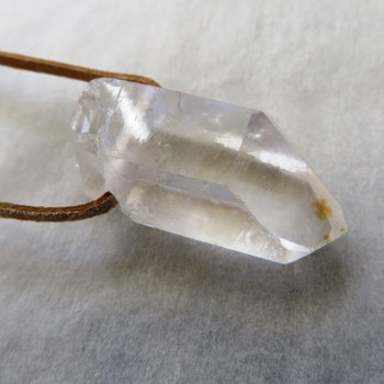 Čistý křišťál, - vrtaný krystal s kůží č.6