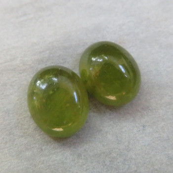 Vesuvián -pár (10x8 mm) č.A6