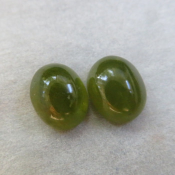 Vesuvián -pár (10x8 mm) č.A8