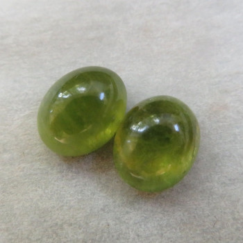 Vesuvián -pár (10x8 mm) č.A9
