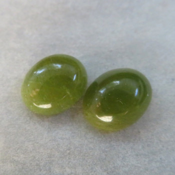 Vesuvián -pár (10x8 mm) č.A14