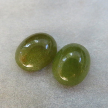 Vesuvián -pár (10x8 mm) č.A15