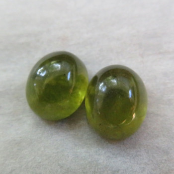 Vesuvián -pár (10x8 mm) č.A18