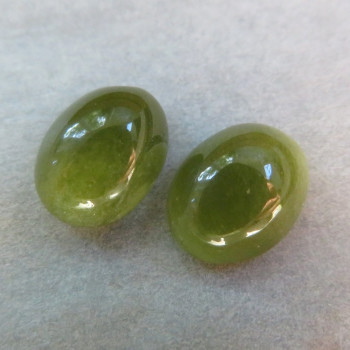 Vesuvian - pair (10x8 mm) No. A22