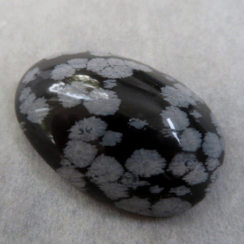 Flaky obsidian, No. 10