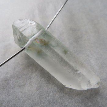 Křišťál s chlority - vrtaný krystal č.1