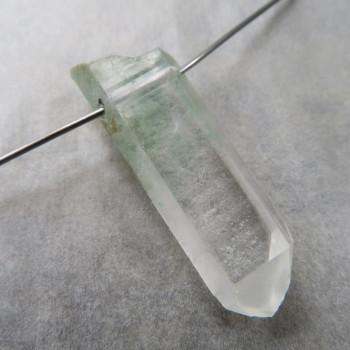 Křišťál s chlority - vrtaný krystal č.2