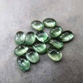 Kyanit zelený , 6x4 mm 1ks