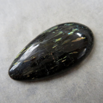 Nuummite, Greenland, cabochon no.02
